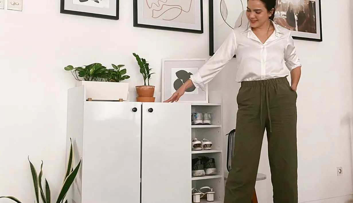 Bukan hanya mengumumkan kabar kehamilannya, namun Alice Norin juga menyapa masyarakat yang tengah menjalani social distancing untuk berada di rumah saja. Mengingat hal itu merupakan imbauan pemerintah terkait dengan merebaknya virus corona. (Instagram/alicenorin)