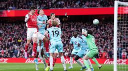 Tambahan kemenangan membuat Arsenal kukuh di puncak klasemen dengan 82 poin dari 37 pertandingan. Mereka kini unggul lima angka dari Manchester City yang belum memainkan laganya. (AP Photo/Kirsty Wigglesworth)