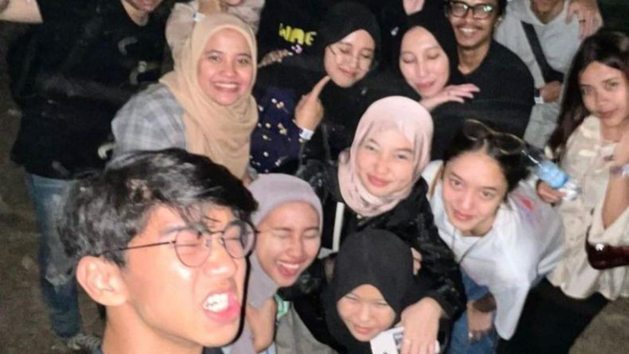 Meskipun jarang membagikan kehidupan pribadinya, Aisha kerap memamerkan paras cantik dan imutnya di Instagram, mendapatkan banyak pujian dari netizen.