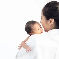 Perbedaan gumoh dan muntah./Copyright shutterstock.com/g/chevanon