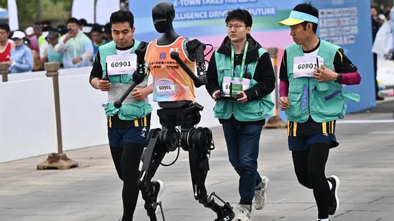 China Gelar Lomba Marathon Manusia vs Robot, Siapa Menang?