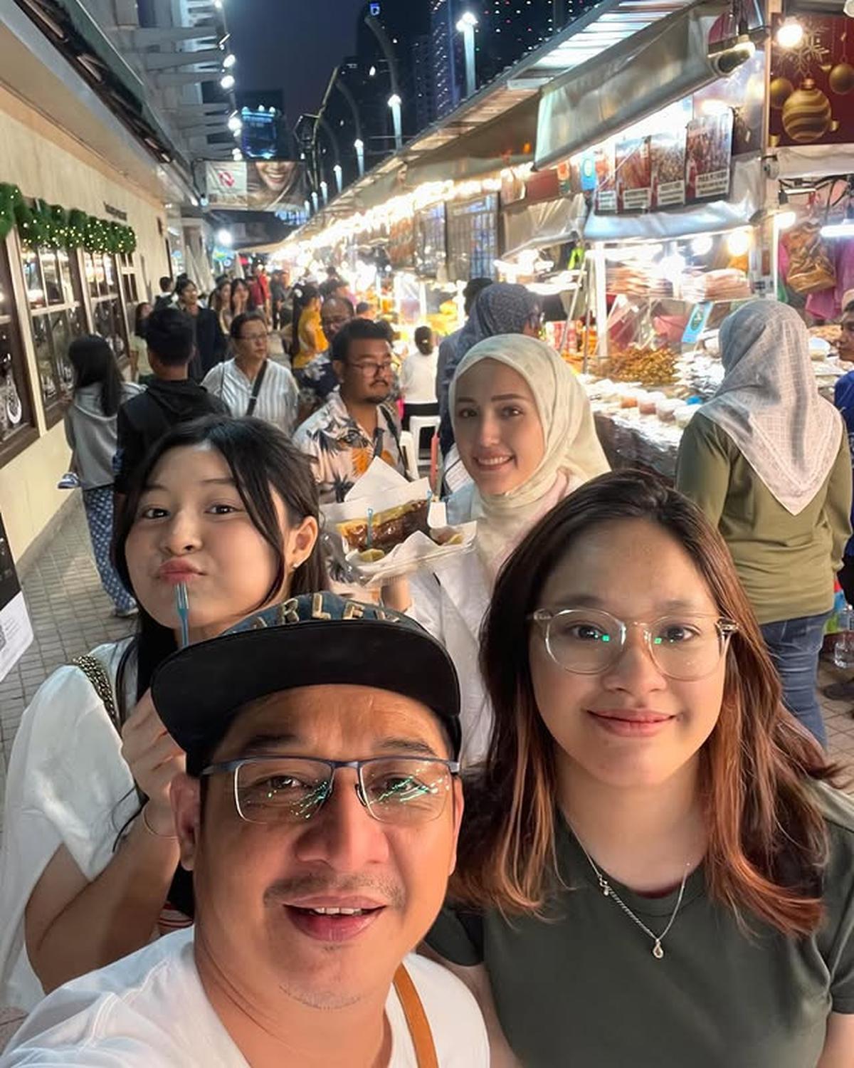 7 Potret Pasha Ungu Liburan Bareng Adelia Wilhelmina, Ajak Juga Shakiena dan Nasha 2 Anak Remajanya