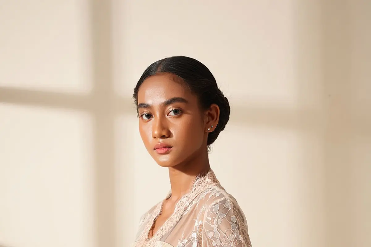 Model Kebaya Brokat Lengan 3/4