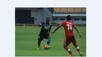Essien - Cole Cetak Gol, Persib Bandung Menang Telak