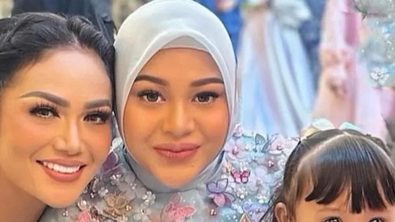 Potret Lucu Ameena Pakai Dress di Pesta Ultah Ashanty, Penampilannya Bak Princess