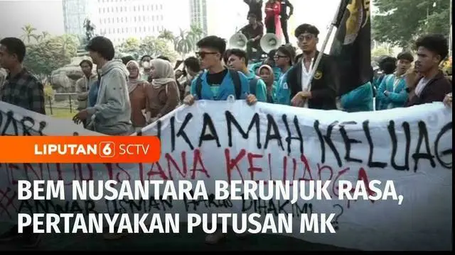 Badan Eksekutif Mahasiswa atau BEM Nusantara berunjuk rasa di Patung Kuda, Gambir, Jakarta Pusat. Mereka mempertanyakan tindakan MK yang mengabulkan permohonan uji materi syarat pencalonan capres dan cawapres berusia paling rendah 40 tahun, atau berp...