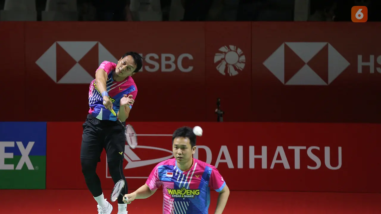 Foto: Didukung Ribuan Penonton Istora, Ahsan/Hendra Jinakkan Pasangan Denmark untuk Melaju ke 16 Besar Daihatsu Indonesia Masters 2022