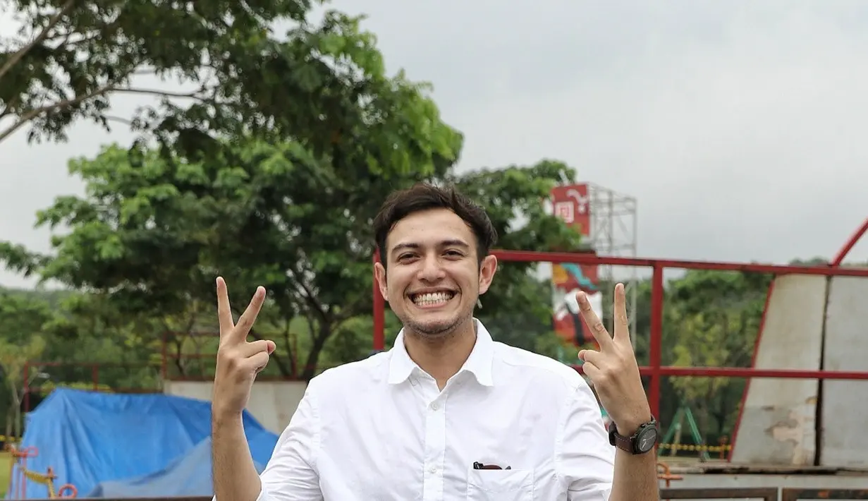 Dalam sinetron produksi Sinemart itu, duda satu anak dari Risty Tagor itu kembali dipercaya menjadi orang Betawi. Memerankan Sultan, penjual es yang suka membuat heboh warga kampung Duku. (Adrian Putra/Bintang.com)