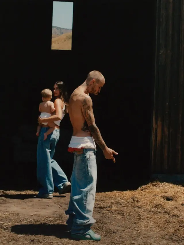 6 Potret Hangat Foto Keluarga Justin Bieber dan Hailey Bieber Jelang Rilis Album Baru