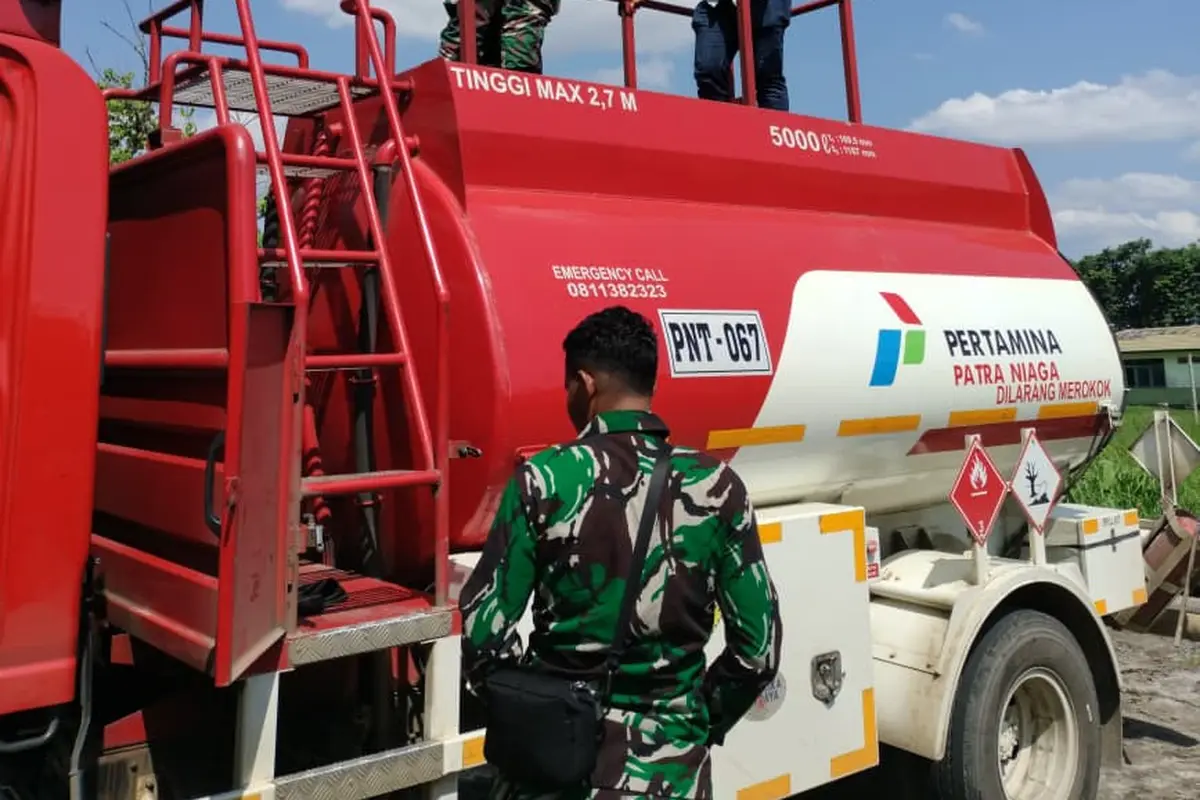 Elnusa Petrofin optimalkan distribusi BBM Pertamina di Medan selama 24 jam penuh. (Dok Elnusa)