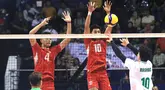 Timnas Voli putra Indonesia U-20 dipastikan melangkah ke babak perempatfinal setelah mengalahkan Arab Saudi 3-0 (25-20, 25-13, 25-19) pada laga kedua Grup A Kejuaraan Bola Voli Asia Putra AVC U-20 2024 di Jawa Pos Arena, Surabaya, Rabu (24/7/2024) malam. Hasil ini menjadi kemenangan kedua bagi tim tuan rumah setelah sehari sebelumnya membungkam perlawanan Hongkong juga dengan skor 3-0. (Dok. PBVSI)