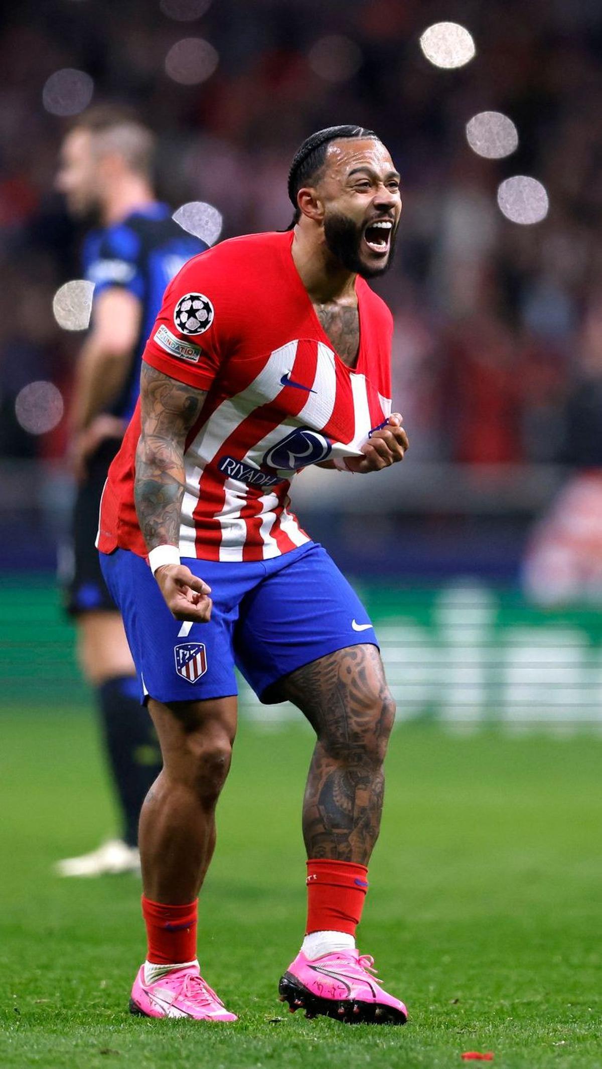 Gol Memphis Depay ini membuat aggregat menjadi sama kuat 2-2. Sementara,&nbsp;Tak ada gol tambahan dari kedua tim di sisa waktu normal. Laga pun dilanjutkan ke babak tambahan waktu.&nbsp;REUTERS/Juan Medina