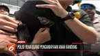 Polisi menggelar rekonstruksi pembunuhan anak kandung yang dilakukan Novi Wanti di kostnya di Kebun Jeruk.