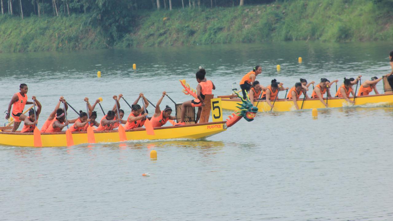 Perahu naga di PON 2016