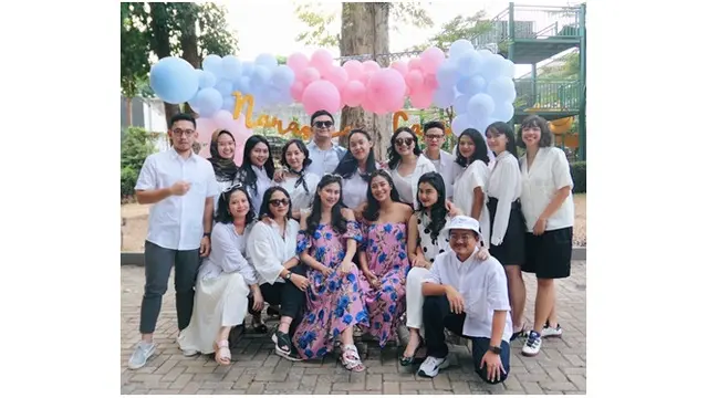 Baby Shower Syahnaz dihadiri oleh kerabat dekat, acaranya berlangsung seru dan meriah.