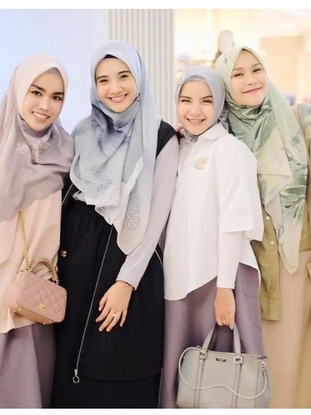 Momen Kedekatan Medina Zein dan Zaskia Sungkar