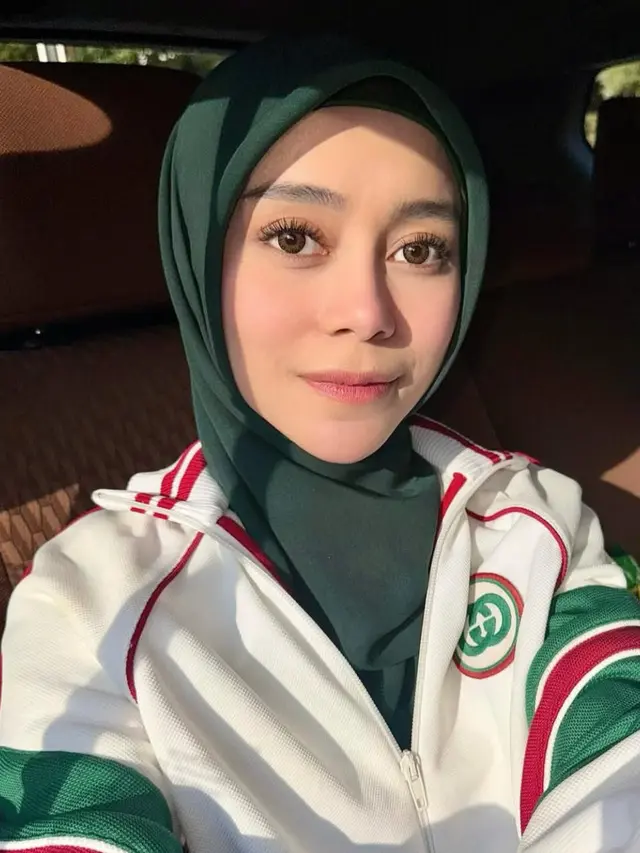 Tren hijab Lesti Kejora untuk lebaran 2025. (credit: instagram.com/lestikejora)