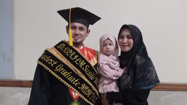 Ustaz Guntur Bumi Wisuda S3, Raih Gelar Doktor Ilmu Al Quran dan Tafsir