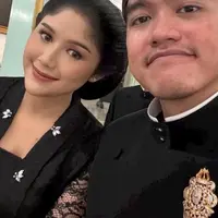 Intip penampilan Erina Gudono, Michelle Joan, dan Dee Lestari kenakan kebaya hitam di kirab 1 Suro di Mangkunegaran Solo.