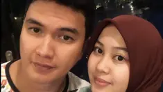 Inilah potret Salsabillih yang selalu tampil mengenakan hijab sejak dekat dengan Aldi Taher. Wanita asal Palembang ini ternyata seorang penyanyi. Namun usai menikah dengan Aldi Taher, Salsabillih lebih fokus menjadi istri dan ibu. (Liputan6.com/IG/salsabillih06)