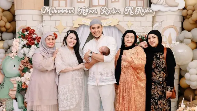 Via Vallen saat Akikah Putra Pertamanya. [@aghamradia]