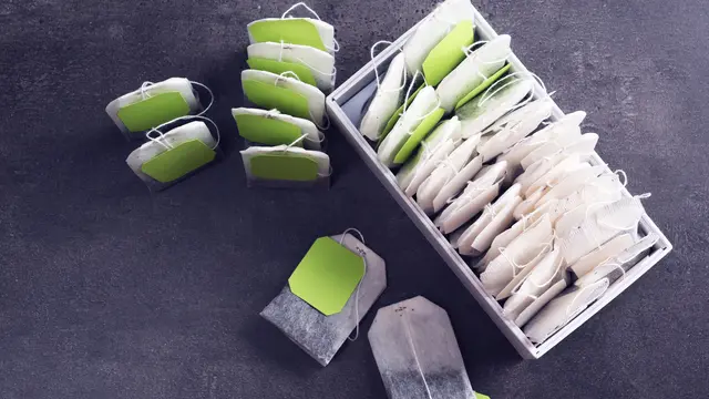 Teh chamomile efektif mengurangi lingkar hitam pada mata