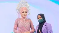 Kisah Inspiratif Nur Azizah, Lulusan SMP yang BerhasiI Mengembangkan Profesi Sebagai MUA