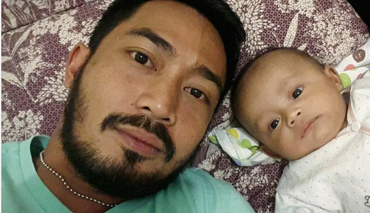 Saat menjadi bintang tamu dalam acara salah satu televisi swasta beberapa waktu lalu, Yama Carlos mengakui hubungannya dengan sang istri, Arfita Dwi Putri mulai membaik.  (Instagram/yamacarlos7)