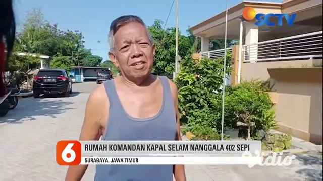 Suasana di sekitar rumah Komandan Kapal Selam KRI Nanggala 402, Letkol Laut (P) Heri Oktavian di Jalan Sahempa, Sukolilo Baru, Bulak, Surabaya, Jawa Timur, tampak sepi.