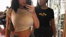 Dilansir dari AceShowbiz, Kylie ditemani oleh dua orang baby sitter, seorang asisten, dan sekelompok temannya termasuk Jordyn Woods. (instagram/kyliejenner)