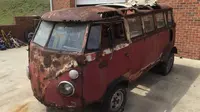 VW Vanagon penuh karat ini dijual dengan cara dilelang. (Carscoops))