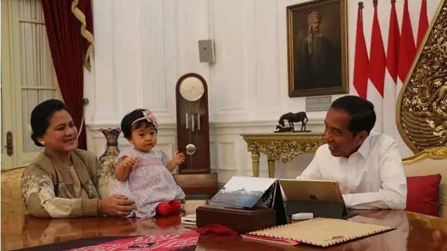Iriana Jokowi dan cucu
