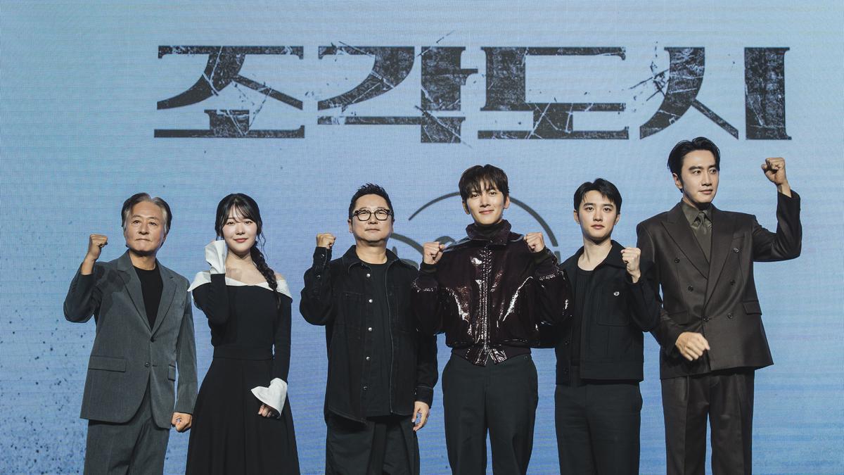 Potret Bintang Drakor The Manipulated di Konferensi Pers, Ji Chang Wook Berhadapan dengan D.O