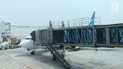 Pesawat Garuda Indonesia terparkir di Terminal 3 bandara Soekarno Hatta, Tangerang, Banten, Rabu (24/7/2019). Aturan ini merevisi kebijakan sebelumnya yang berupa imbauan tidak berfoto untuk para penumpang dan awak kabin. (Liputan6.com/Angga Yuniar)