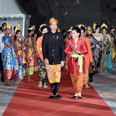 6 Model Kebaya Iriana Saat Mendampingi Jokowi Bertugas