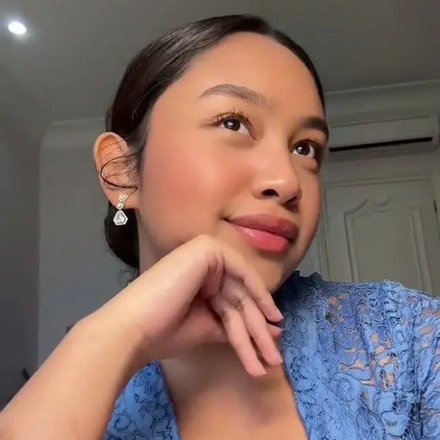 Potret Manis Khirani Trihatmodjo Putri Mayangsari Pakai Kebaya. (instagram/mayangsari_official)