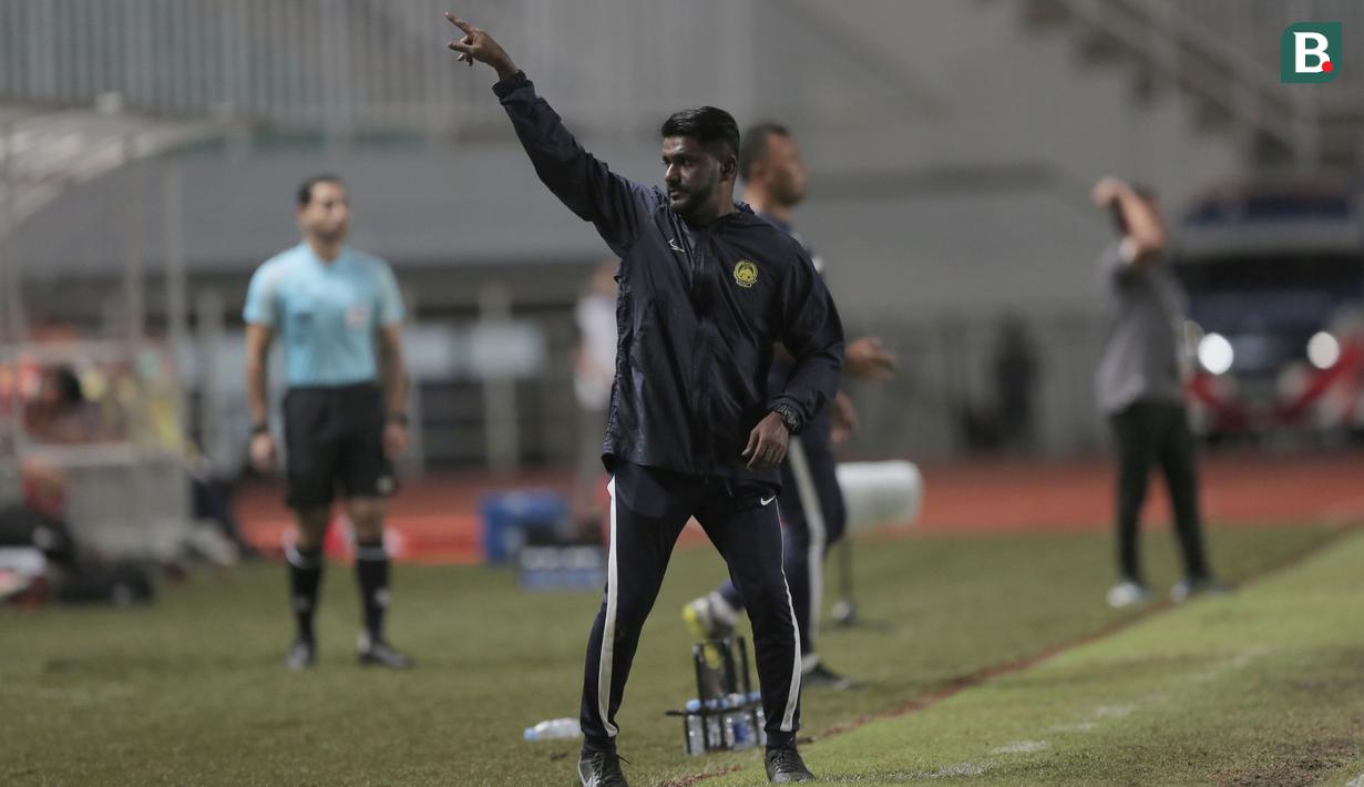 Namun dibalik kelincahan dan gayanya yang menyita perhatian, Osmera bin Omaro mampu membawa Timnas Malaysia U-17 ke Piala Asia U-17 2023 setelah mengalahkan Indonesia 5-1. (Bola.com/Ikhwan Yanuar)