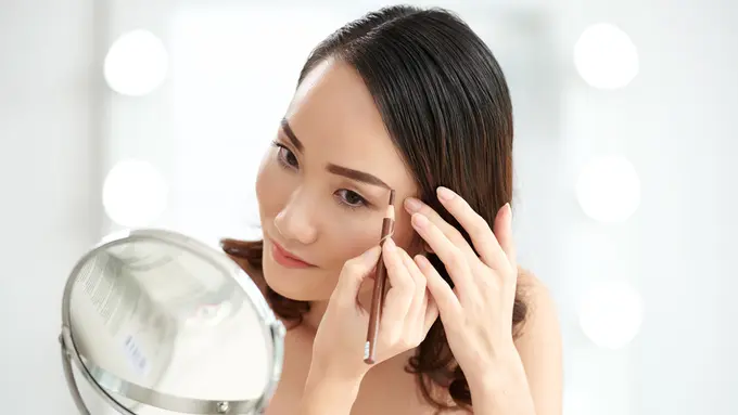 Bingung Memilih Alis yang Sesuai Warna Kulit Kamu? Ini Dia Tipsnya!