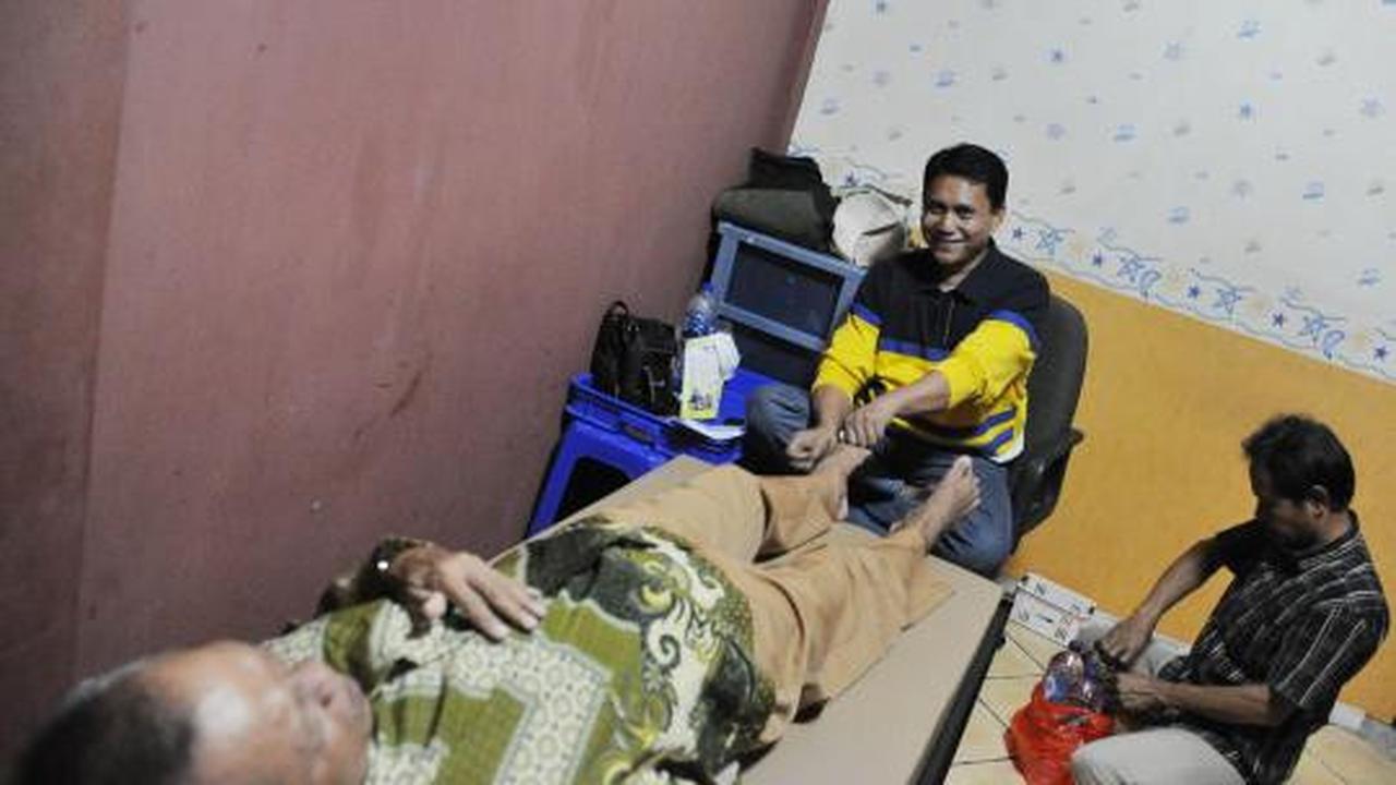 Pengobatan tradisional Terapi Sentil Suharto