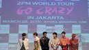 2PM saat menggelar konferensi pers  di salah satu mall di kawasan Kuningan Jakarta Selatan, Jum'at, (27/3/2015). 2PM akan menghibur fansnya di Indonesia pada  28 Maret 2015 di Istora Senayan, Jakarta (Liputan6.com/Faisal R Syam)