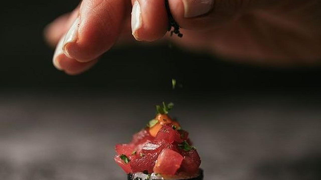 Pembuatan Sushi Terkecil di Dunia