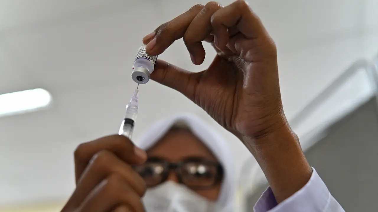 FOTO: Pelajar SMA Banda Aceh Jalani Vaksinasi COVID-19