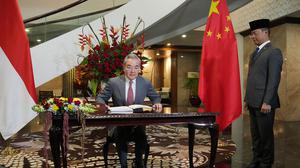 Menlu Sugiono dan Menlu Wang Yi Bertemu Bahas Kerja Sama Indonesia China
