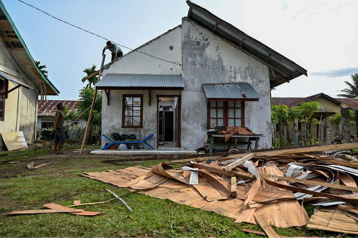 Rumah warga di Aceh Besar hancur akibat terjangan angin kencang