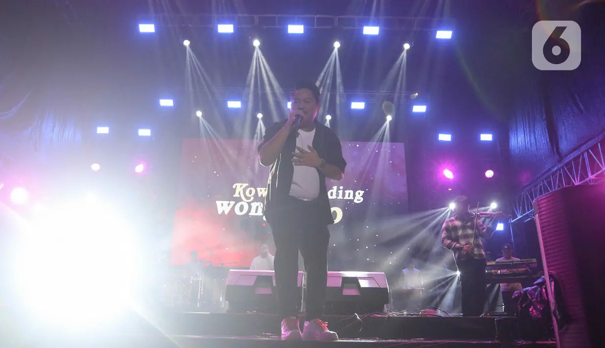 Aksi panggung Guyon Waton sukses menggoyang panggung musik KapanLagi Buka Bareng BRI Festival 2024. (Liputan6.com/Herman Zakharia)