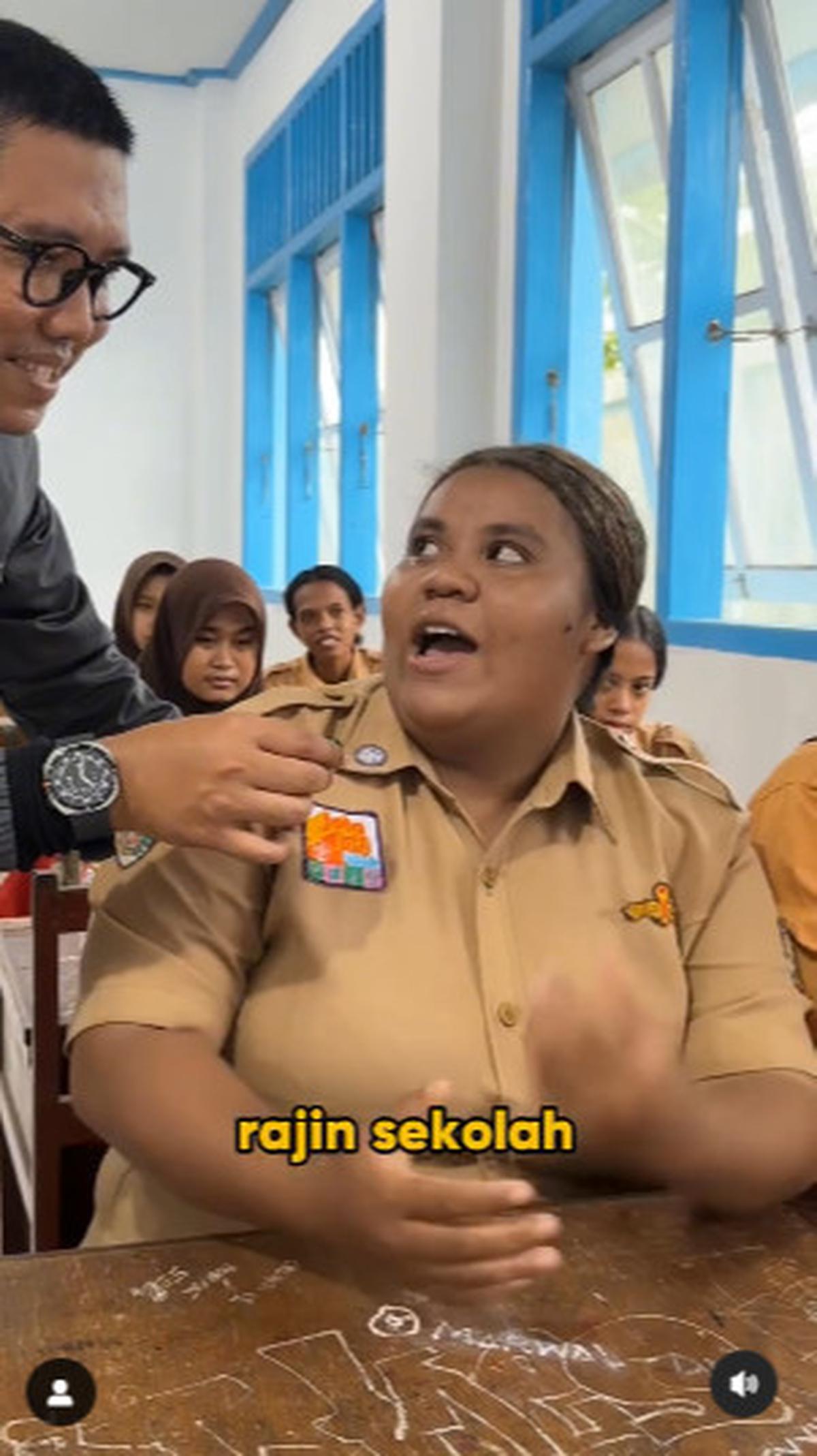 Intip Isi Bingkisan Wapres Gibran untuk Siswa SMK di Merauke, 'Harap Bantuan ini Teman-teman Jadi Termotivasi Rajin Sekolah'