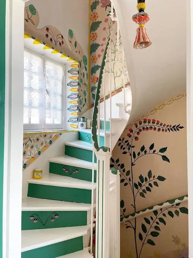 seniman lukis isi rumah