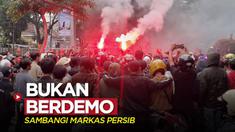 Berita video BRI Liga 1 tentang ratusan Bobotoh menyambangi markas Persib Bandung, tetapi bukan untuk berdemo, Jumat (1/4/2022) sore hari WIB.