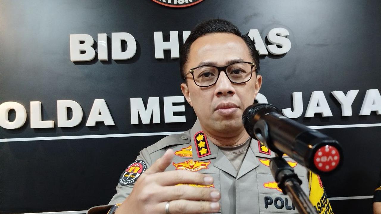 "Sesuai rekaman CCTV, karya-wan akhirnya menyerahkan jam tangan," kata dia.<br>