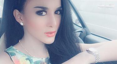 Cynthiara Alona Cuek Dengan Imej Miring News Entertainment Fimela Com